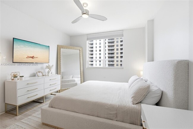 Building Photo - 801 Brickell Key Blvd