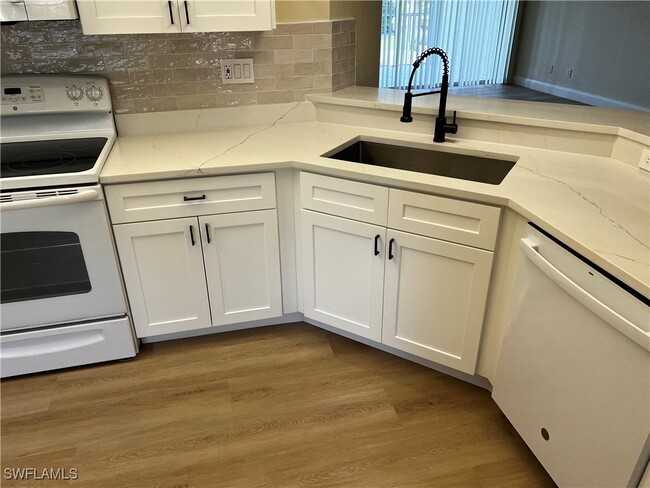 Building Photo - 6918 Satinleaf Rd N