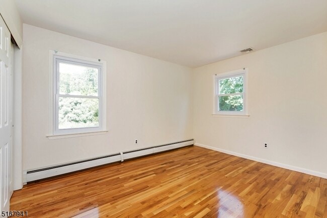 Building Photo - 6 Jean Dr