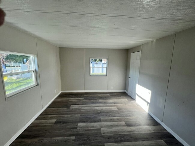 Building Photo - 2 Tower Manor Cir E