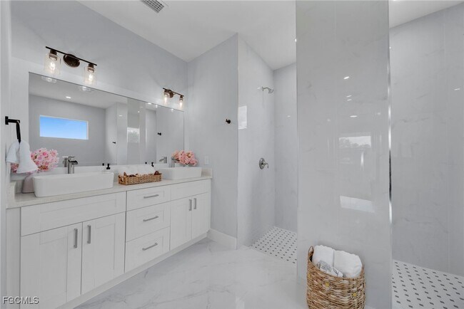 Building Photo - 3706 16th St W