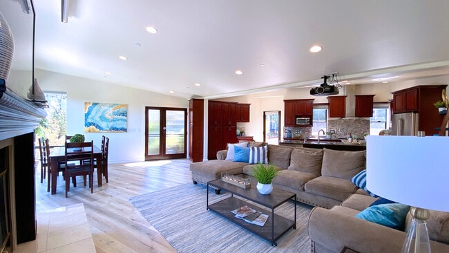 Building Photo - 1614 Pleasant Way