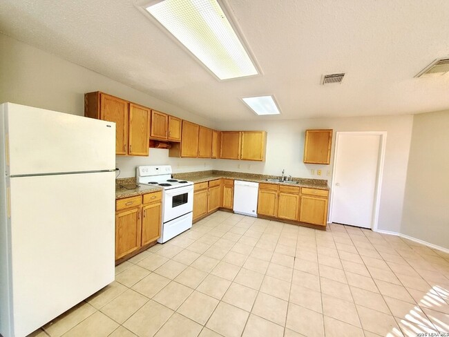 Building Photo - 8031 Cherry Glade