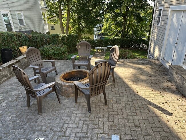 Building Photo - 396 Durfee St