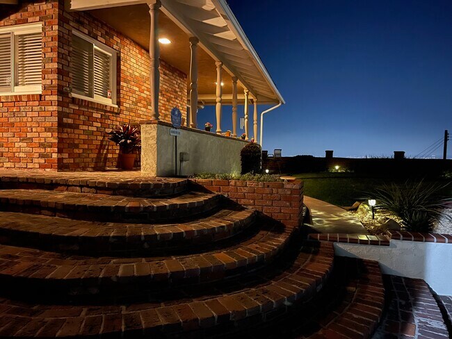 Building Photo - 19 Bronco Dr