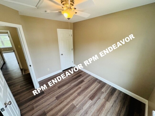 Building Photo - Beautiful 3BR/2.5BA Rental with Garage, Fe...