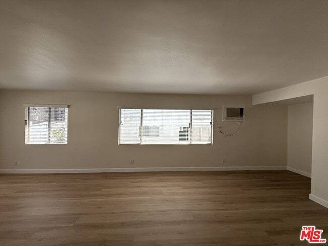 Building Photo - 314 S Clark Dr