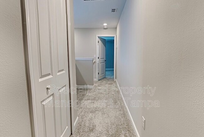 Building Photo - 1318 White Fox Run