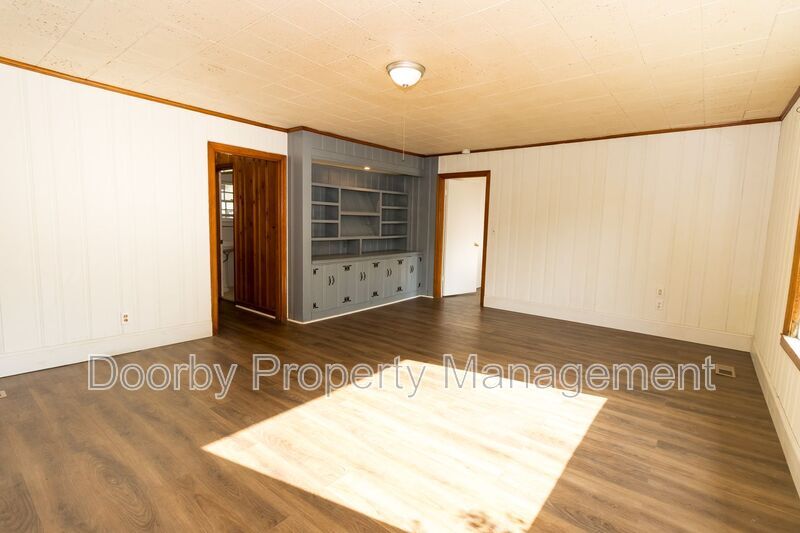 Building Photo - 502 S Cherokee St