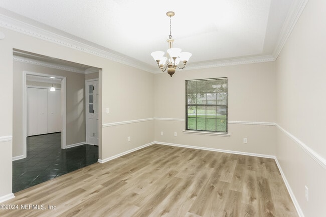 Building Photo - 533 Majestic Wood Dr