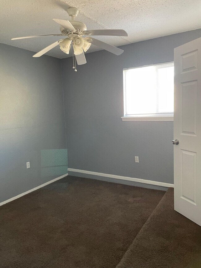 Building Photo - 8137 Staghorn Dr