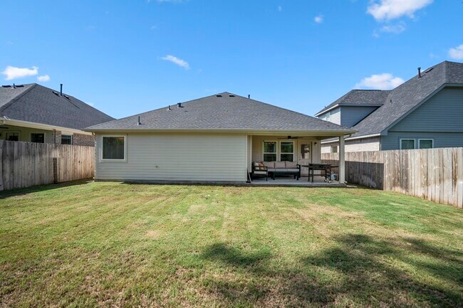 Building Photo - 40527 Goldeneye Pl