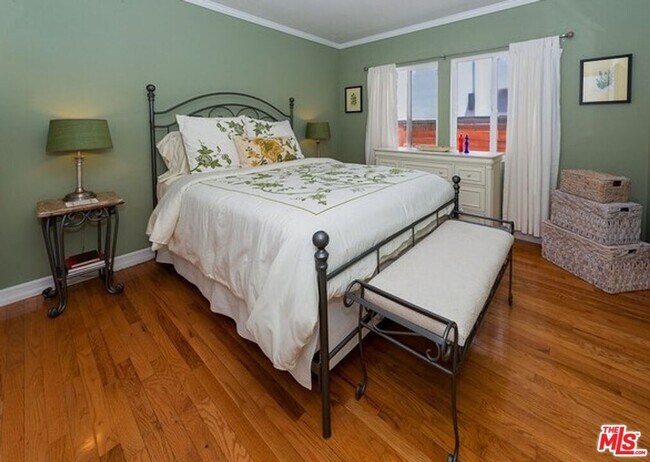 Building Photo - 1488 S Durango Ave