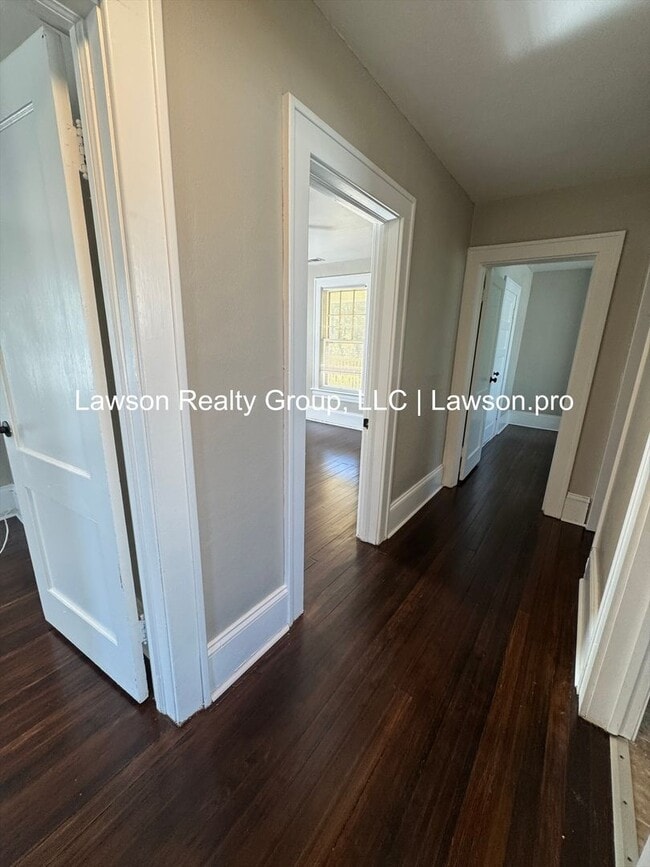Building Photo - Updated Four Bedroom Home Close to Downtow...