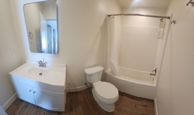 Building Photo - 7 Bedroom 3 bath home close to POLY!!!!