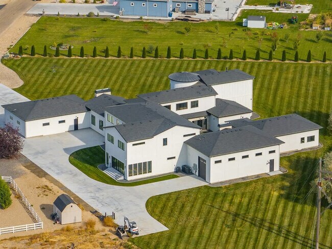 Building Photo - 12401 Rivendell Ct