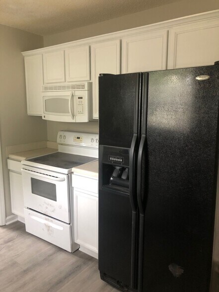 Building Photo - 224 Audrey Cir