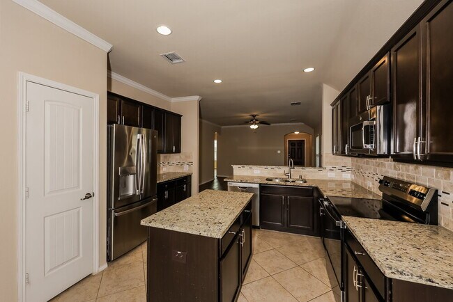 Building Photo - 517 Pawnee St