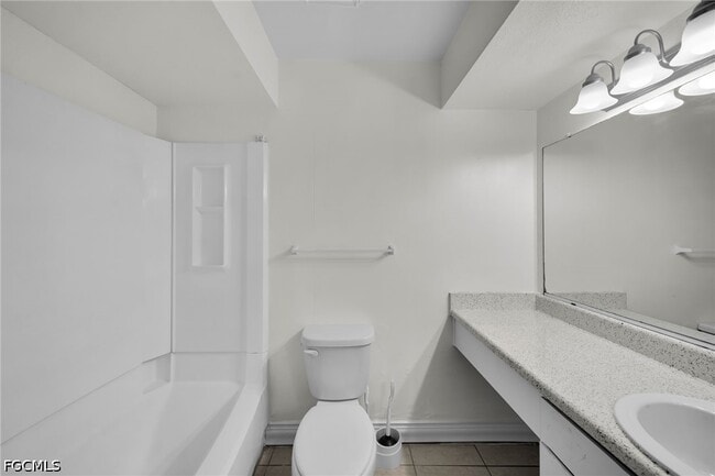 Building Photo - 2885 Winkler Ave