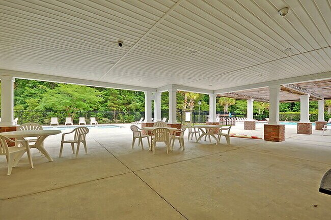 Building Photo - 118 Towering Pine Dr