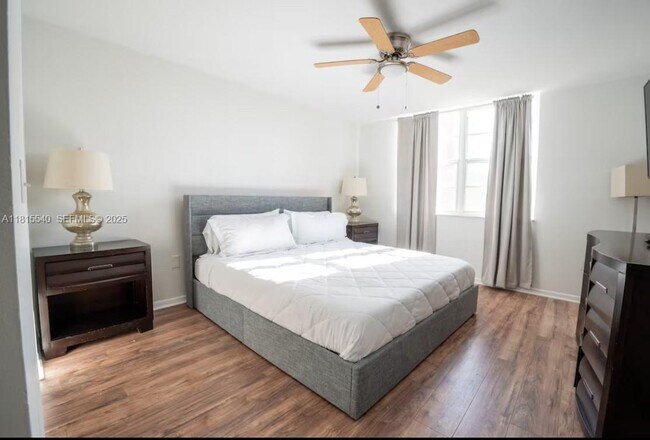 Building Photo - 19601 E Country Club Dr