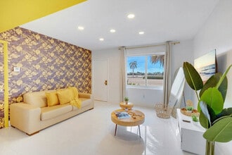 Building Photo - 809 S Ocean Dr
