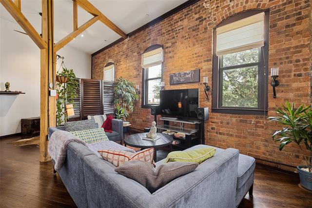 Building Photo - 2220 S Harwood St