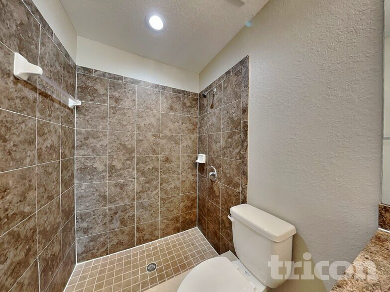 Building Photo - 77 Lake Ring Dr