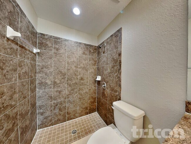 Building Photo - 77 Lake Ring Dr