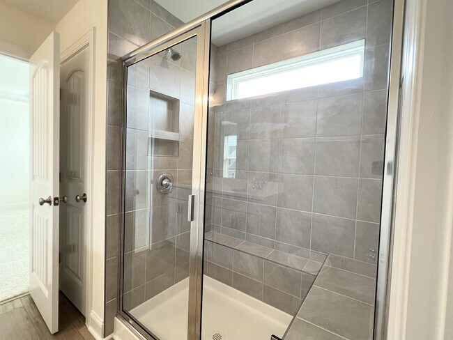 Building Photo - 324 Highview Dr