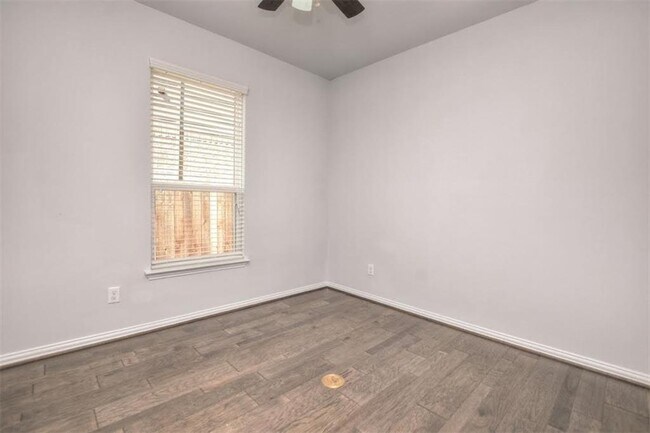 Building Photo - 704 Bonnet Blvd