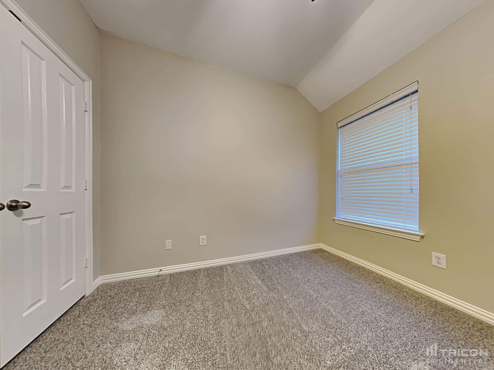 Building Photo - 2413 Castle Creek Dr