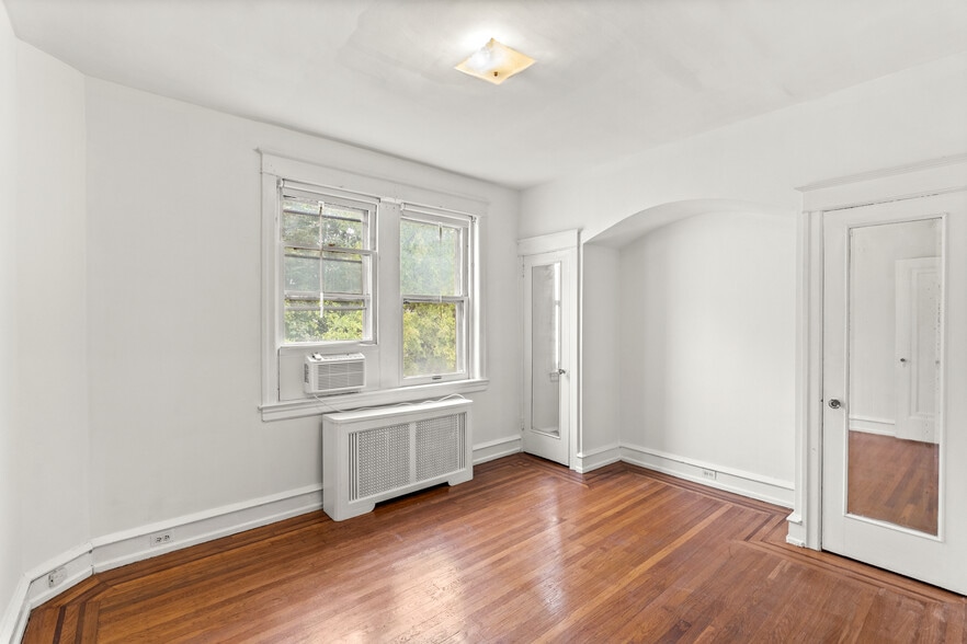 Building Photo - 409 Pine St