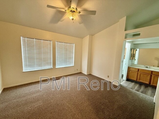 Building Photo - 2402 Skyview Dr