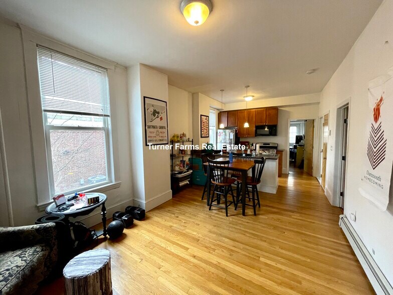 Building Photo - 38 Newton St