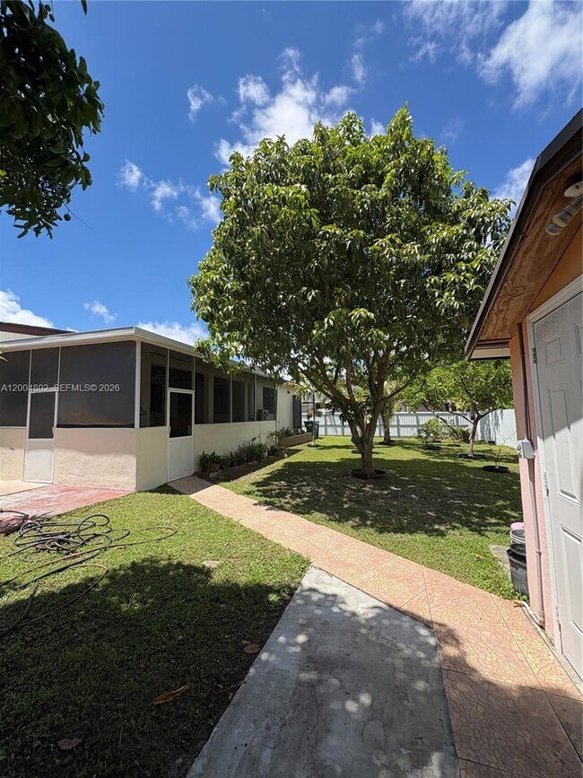 Building Photo - 8581 SW 29th St