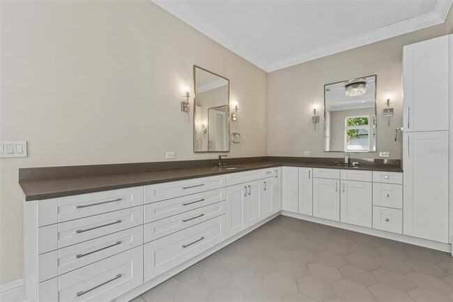 Building Photo - 481 W Davis Blvd