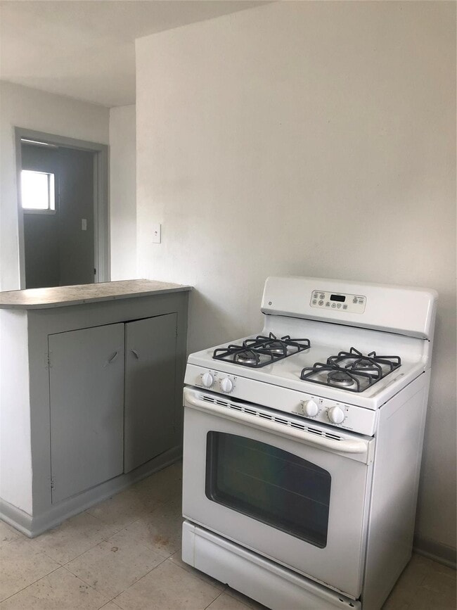 Building Photo - 404 James St