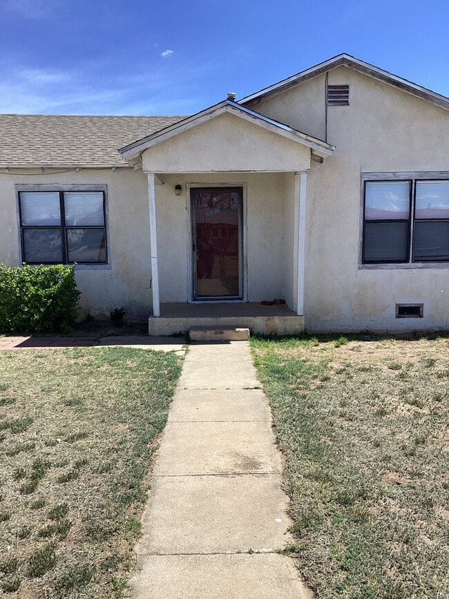 Primary Photo - Newly Renovated 2Bedroom! Located in Porta...