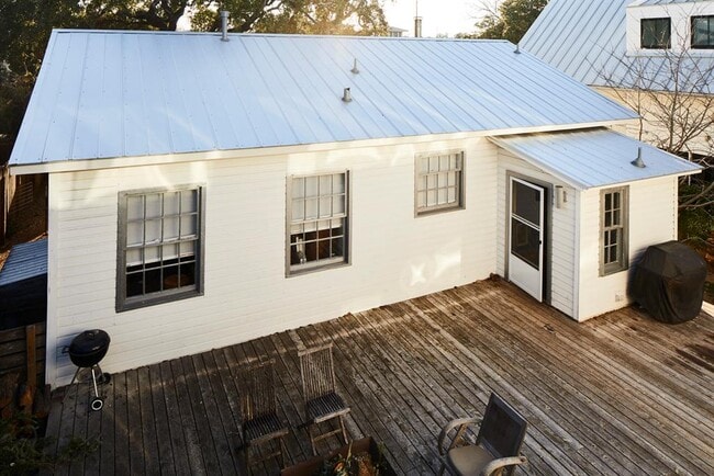 Building Photo - 902 W Mary St