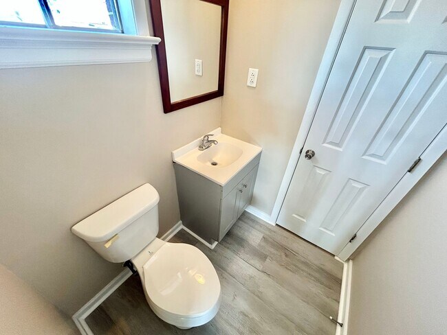 Building Photo - 7953 Meadow Dr