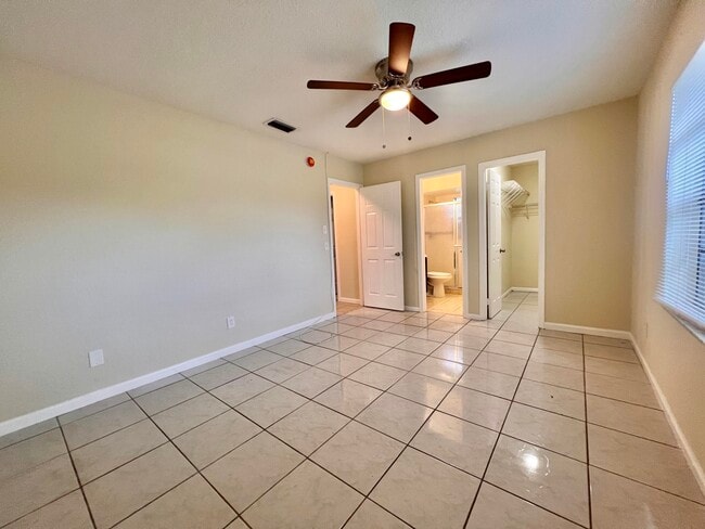 Building Photo - 423 Glenwood Dr