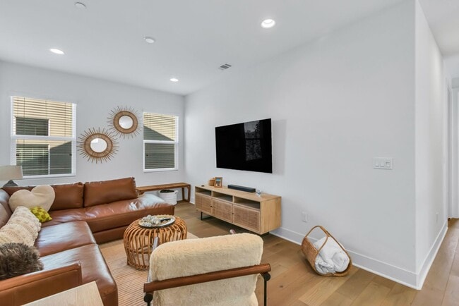Building Photo - Stunning McKinley Village Home