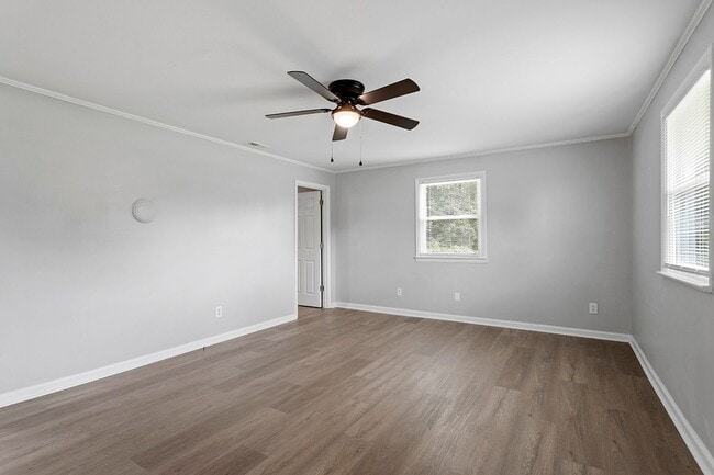 Building Photo - Move-In Ready Ranch Home in Prime Princeto...