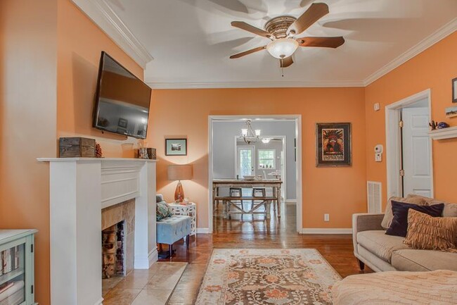 Building Photo - Cute home in Easy Nash w/fenced in yard