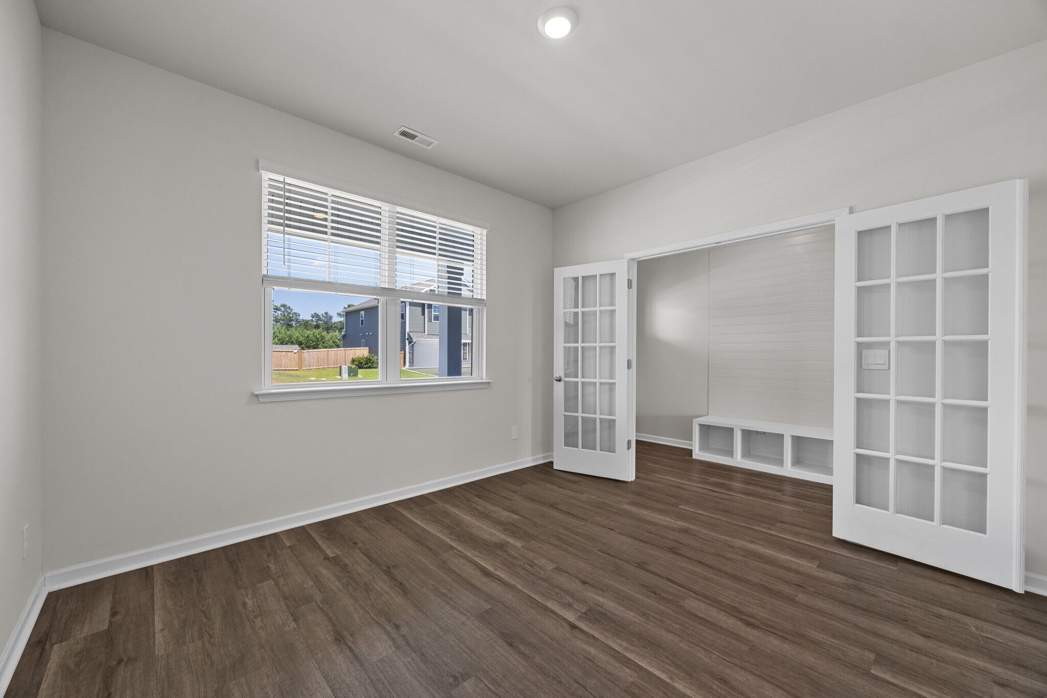 Building Photo - 93 Whalebone Ave
