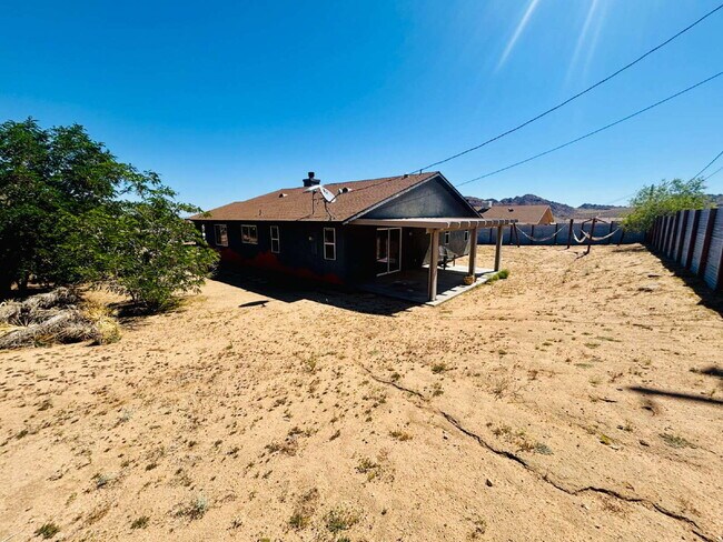 Building Photo - Rare Opportunity for Spacious, Modern Sout...