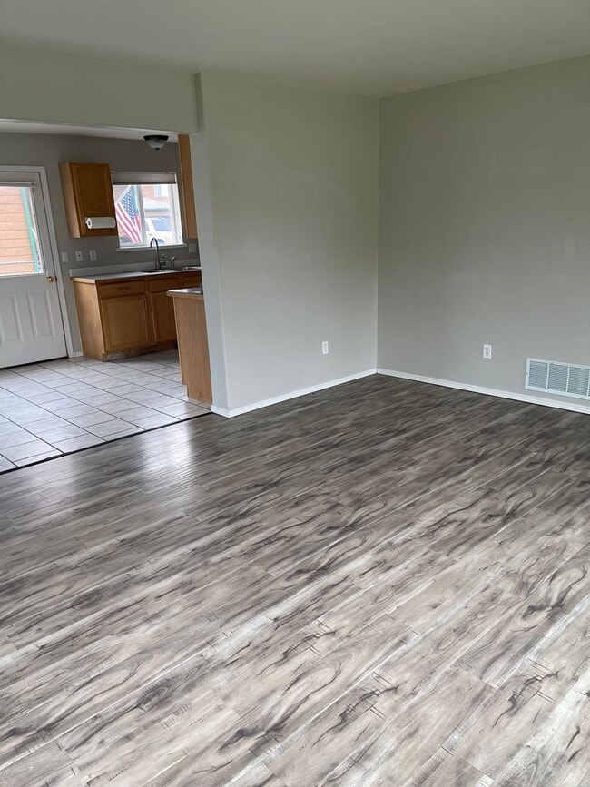 Building Photo - 803 Homerun Dr