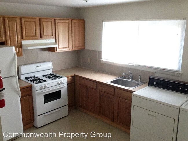 Building Photo - 2 br, 1 bath Apartment - 8 Pollux Circle East
