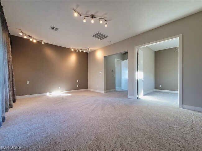 Building Photo - 2 Sugarberry Ln